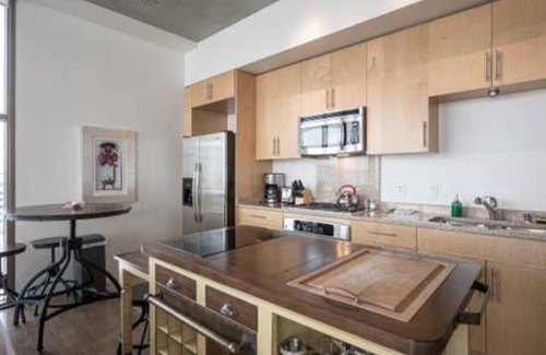 Downtown Las Vegas Condo | Spectacular 270 degree view- Clean and full of amenities