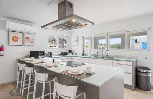 Kurimiauw Villa | SPECTACULAR 8BR VILLA! HUGE POOL! SUNSET VIEWS!