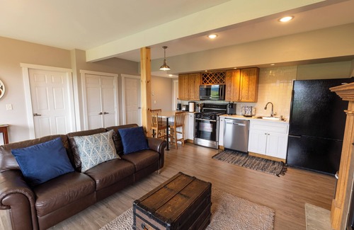Spring Mills Apartment | Spectacular Buckleberry View Hot Tub Fireplace Jacuzzi