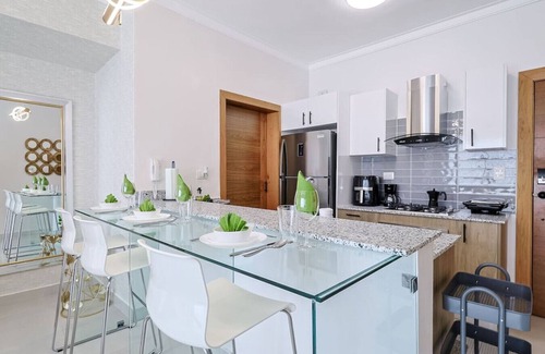 Lope De Vega Apartment | Spectacular, Centric 1BR Apt, King Bed, Pool Gym, Beautiful Social Area Near All