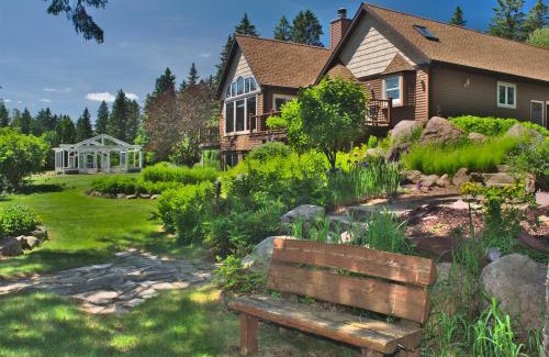 Hamburg Ski Chalet | Spectacular Garden Chalet close to Rib Mountain