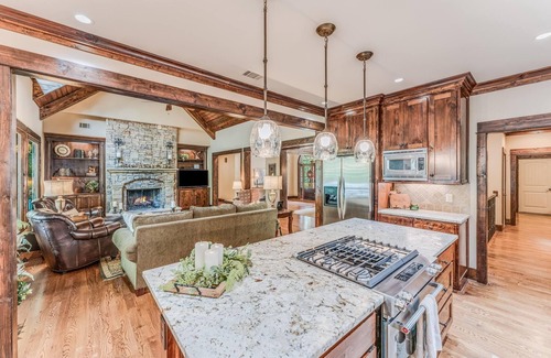 Reed Creek House | Spectacular Lake Home Gated Upscale Neighborhood Very Beautiful Setting
