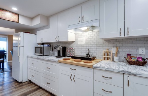 West Kelowna Estates Bed & Breakfast | Spectacular Lake & Mountain Views, near Wineries, minutes to downtown Kelowna!