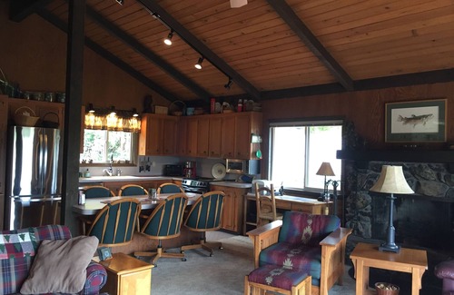 Mayfield House | Spectacular lake view!