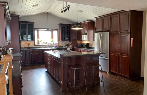 Underwood House | Spectacular Lakefront Retreat on 2 acres~ Perfect Large Family Getaway