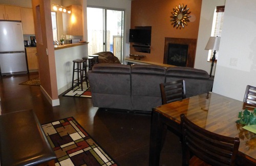 Southern Crossing House | Spectacular Luxury Old Mill District Townhouse Walking Distance To River Walk