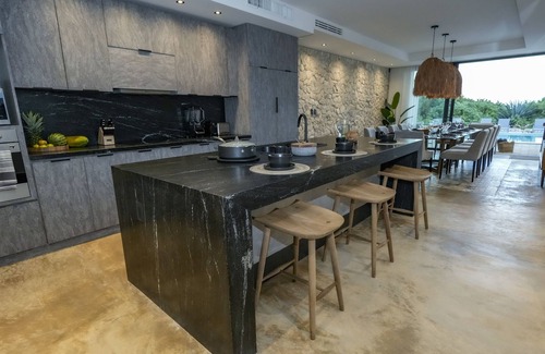 Salina Grande House | Spectacular Ocean Front Townhouse 6 Beadrooms Kitchen Dining Room Tv Room Pool