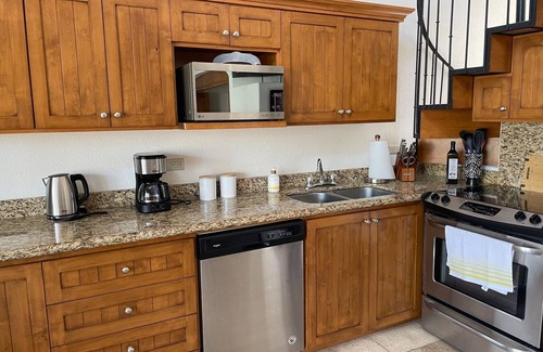 Zona Hotelera Condo | Spectacular Penthouse condo with resort style amenities steps from the beach