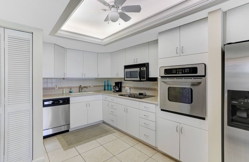 Pelican Bay Condo | Spectacular Pelican Bay Condo With All Pelican Bay Amenities!