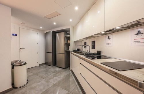 Gaztambide Bed & Breakfast | Spectacular quadruple room w/gym B113