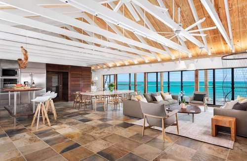 Providenciales Villa | Spectacular spacious 8 bedroom family home