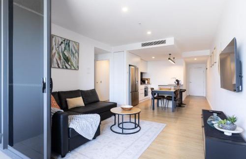 South Brisbane Apartment | Spectacular views, king bd plus single bed & parking