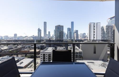 South Brisbane Apartment | Spectacular views, king bd plus single bed & parking