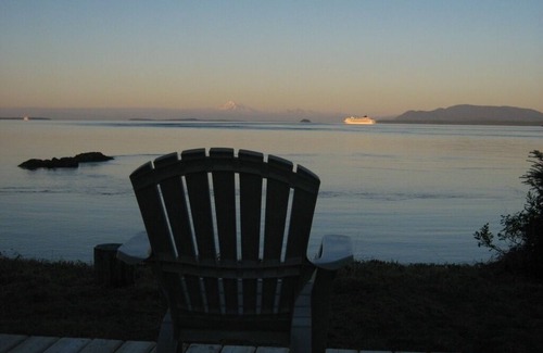Pender Island House | Spectacular Waterfront Retreat On South Pender Island - Low Bank Beachfront