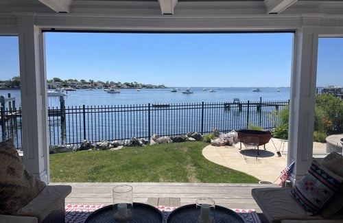 Massapequa House | Spectacular Waterfront Montauk Beach house In Massapequa, LI