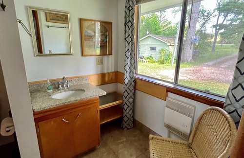 Green Lake Cottage | Spectacular Waterfront Cottage On Beautiful Green Lake. Perfect For Families!