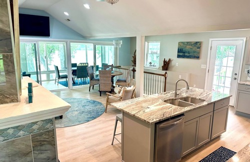 Prospect House | Spectacular waterfront house!