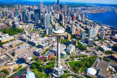 Belltown Apartment | Speechless In Seattle - #1 Location - 2BR - Free Parking - VR1