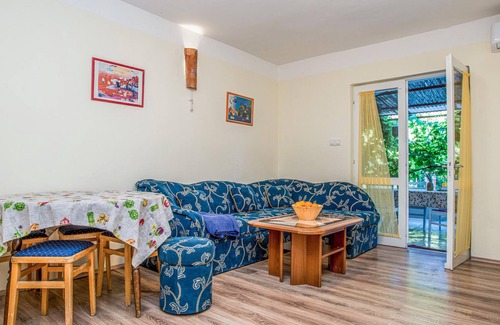Porozina Apartment | Spend a relaxing vacation in the apartment in a quiet location near the forest.