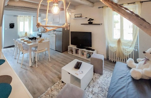 Saint-Floret House | Spend an unforgettable vacation in this vacation home.