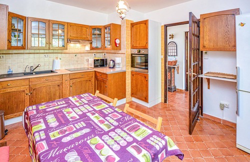 Beauvoisin House | Spend your family vacation in this functional vacation home with pop-up pool, near Nîmes and the Cam