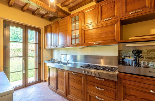 Citta di Castello House | Spend your vacations with the whole family in the large and magnificent farmhouse.