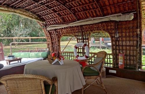 Andhakaranazhy Boat Rental | Spice Coast Cruises - Houseboat, A CGH Earth Experience