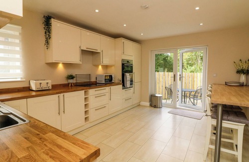 Newton Saint Cyres Cottage | SPICERY, pet friendly, with hot tub in Tedburn St Mary