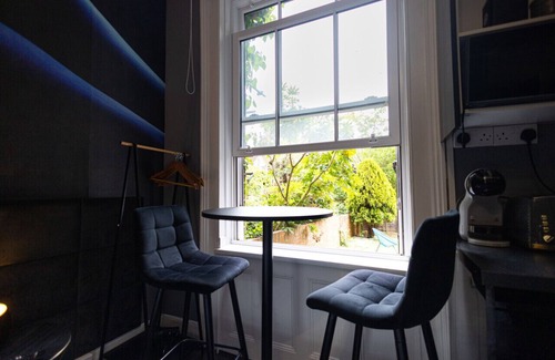 Hillrise Apartment | Spicy 1 BR jacuzzi flat London
