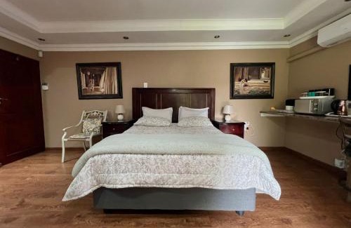 Middelburg House | Spies Villa - Fast Wi-fi, Netflix and Generator