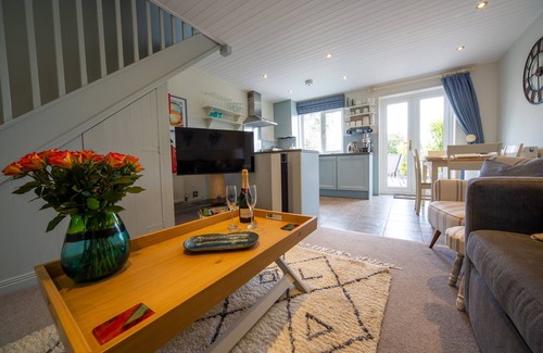 Treator House | SPINDRIFT, Padstow, peaceful, views, parking - 10min walk to harbour