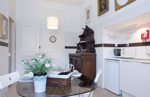 Alfama Apartment | Spirit of Art - ideal for families with balcony and garden view