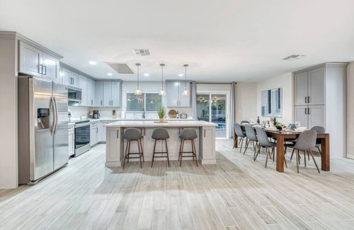 Tempe House | SPLENDID 5 Bedroom home with PRIVATE Heated Pool!