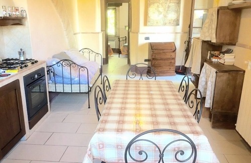 Spoleto Apartment | Spoleto Pool Side-Apt 4/Spoleto centre 0.7 kms/sleeps 4/Wifi+aircon