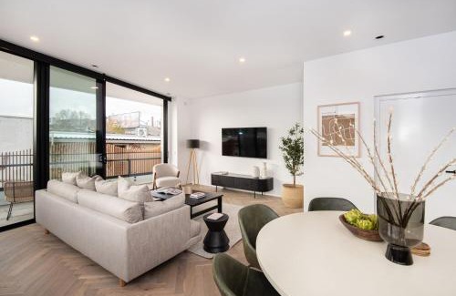 Cremorne House | Sport Precinct Luxury Style over four levels