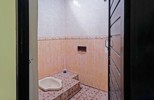 South Ogan Komering Ulu Hotel | SPOT ON 91910 Arfan HouseNearDanau Ranau