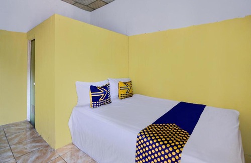 Banyuwangi Hotel | SPOT ON 92480 Iwn Homestay Syariah