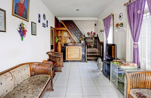 Borneo Hotel | SPOT ON 92529 Penginapan Wisma Bintang Syariah Near MTs Al Ma'arif Kota Bangun