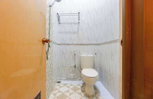 Sidoarjo Hotel | SPOT ON 93555 Triple N Homestay