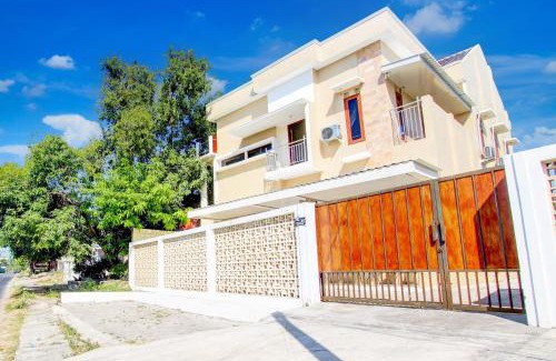 Cepu Hotel | SPOT ON 94076 Tinampi House Syariah