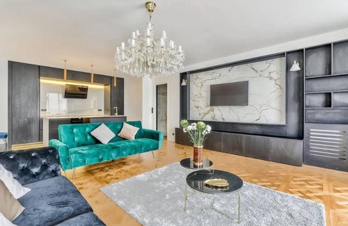 Leek Apartment | Spotless and comfortable house