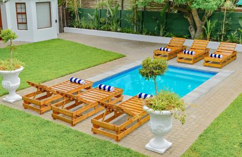 Bloubergstrand House | Spray Villa Bloubergstrand with hot tub and close to the beach
