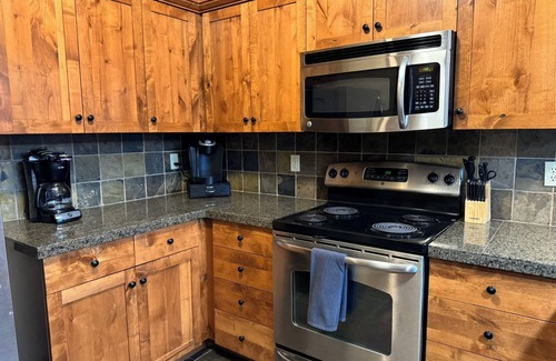 Kellogg Condo | ❄️🚵 Spread out in a Deluxe Suite🏄‍♂️🥾 en suite listed