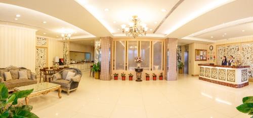 Fengshan District Hotel | Spring Art Hotel