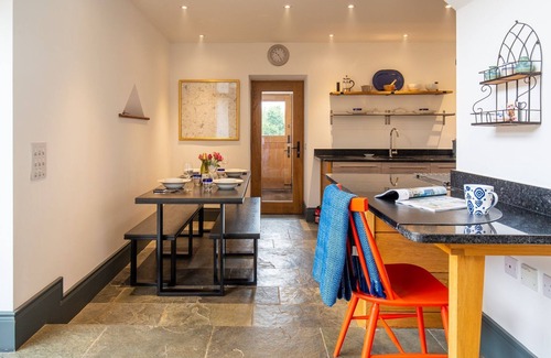 Hook Norton House | Spring Barn, Chipping Norton - sleeps 4 guests in 2 bedrooms