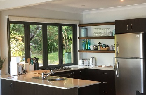 Bar Point Cottage | spring specials .ALLAWAH. fireside living HAWKESBURY RIVER spectacular views