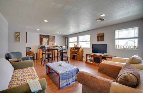 Springfield Apartment | Springfield Apt with Deck and Central Location!