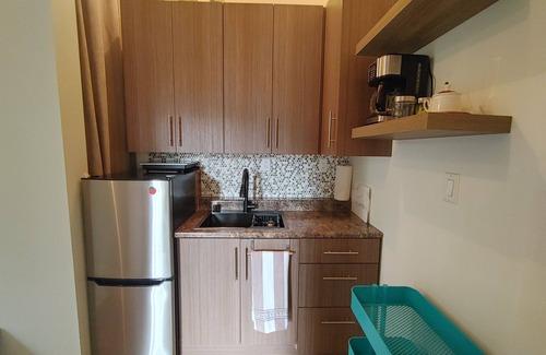 Cobble Hill House | Spruce Suite - Beach and Vineyard steps away!