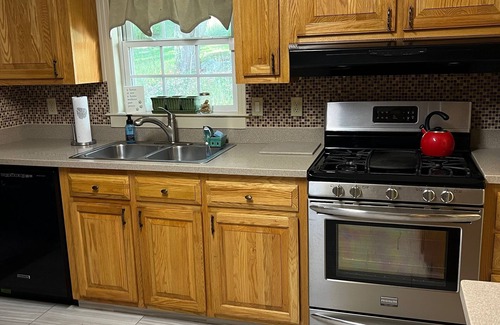 Montebello House | Spy Run Hideaway is a 1/2 mile from the Blue Ridge Parkway & pet friendly!