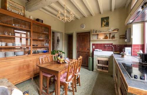 Velm House | Square Farm in the Beautiful Blossom Region